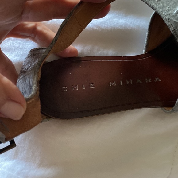 Leather sandals with thong toe and adjustable strap. Back of foot support - Picture 11 of 11
